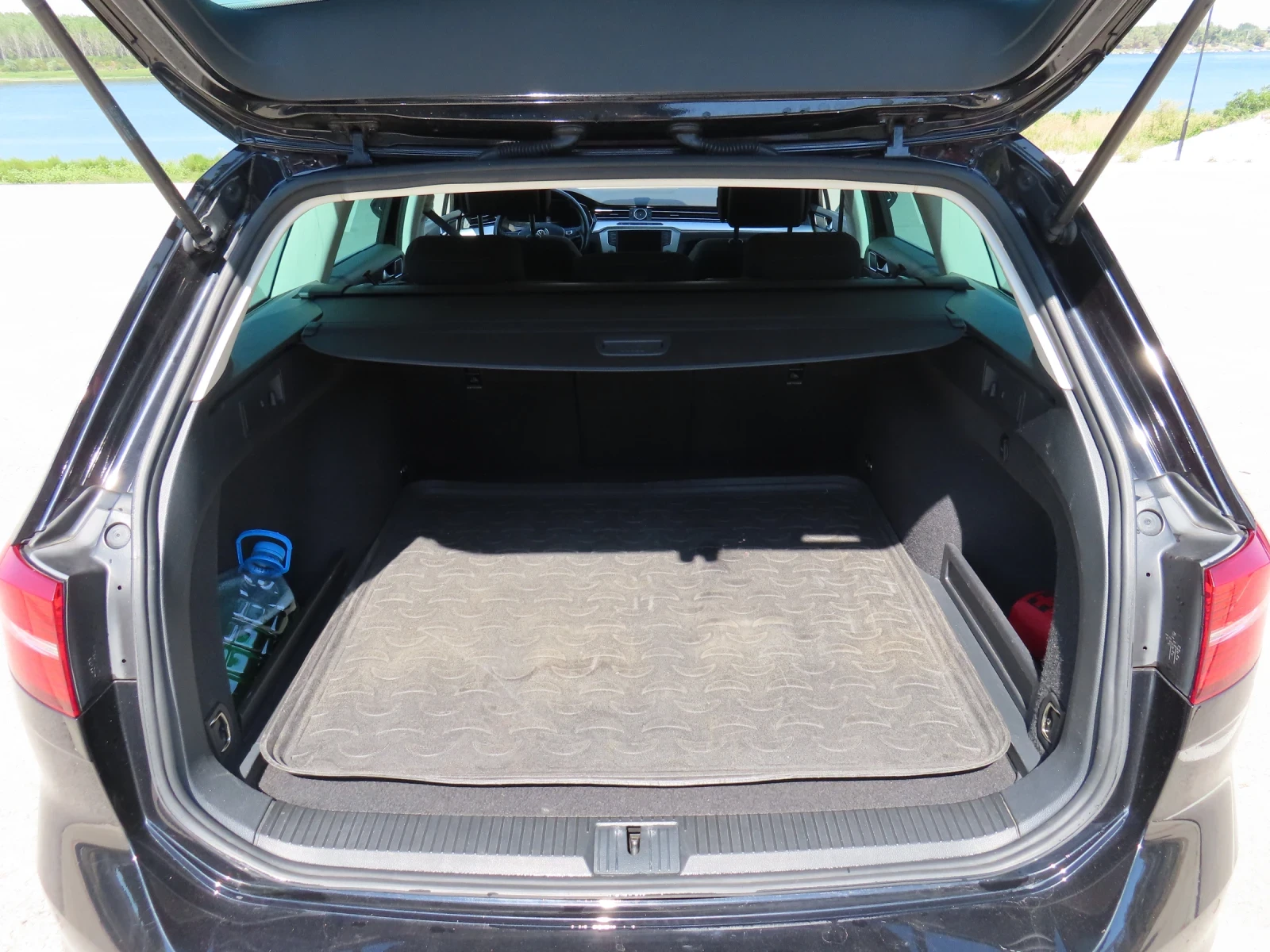 VW Passat B8 2.0 TDI DSG / DIGITAL / ACC / CAMERA / PARK ASS, снимка 11 - Автомобили и джипове - 56282459