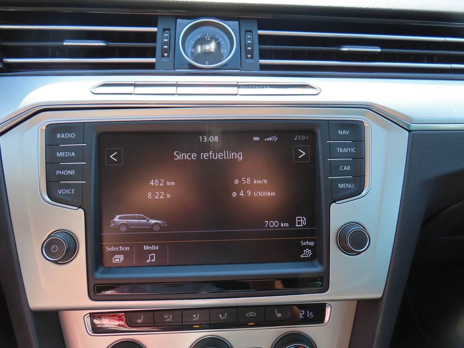 VW Passat B8 2.0 TDI DSG / DIGITAL / ACC / CAMERA / PARK ASS, снимка 13 - Автомобили и джипове - 56282459