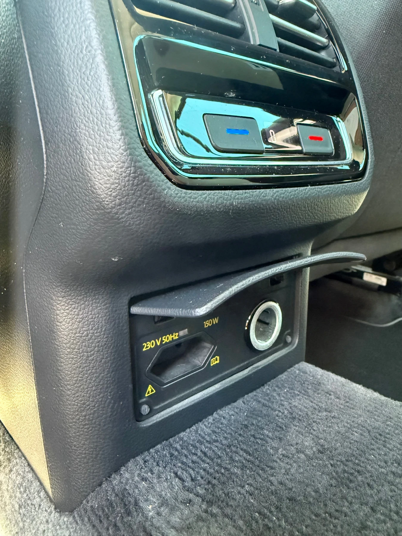 VW Passat B8 2.0 TDI DSG / DIGITAL / ACC / CAMERA / PARK ASS, снимка 12 - Автомобили и джипове - 56282459