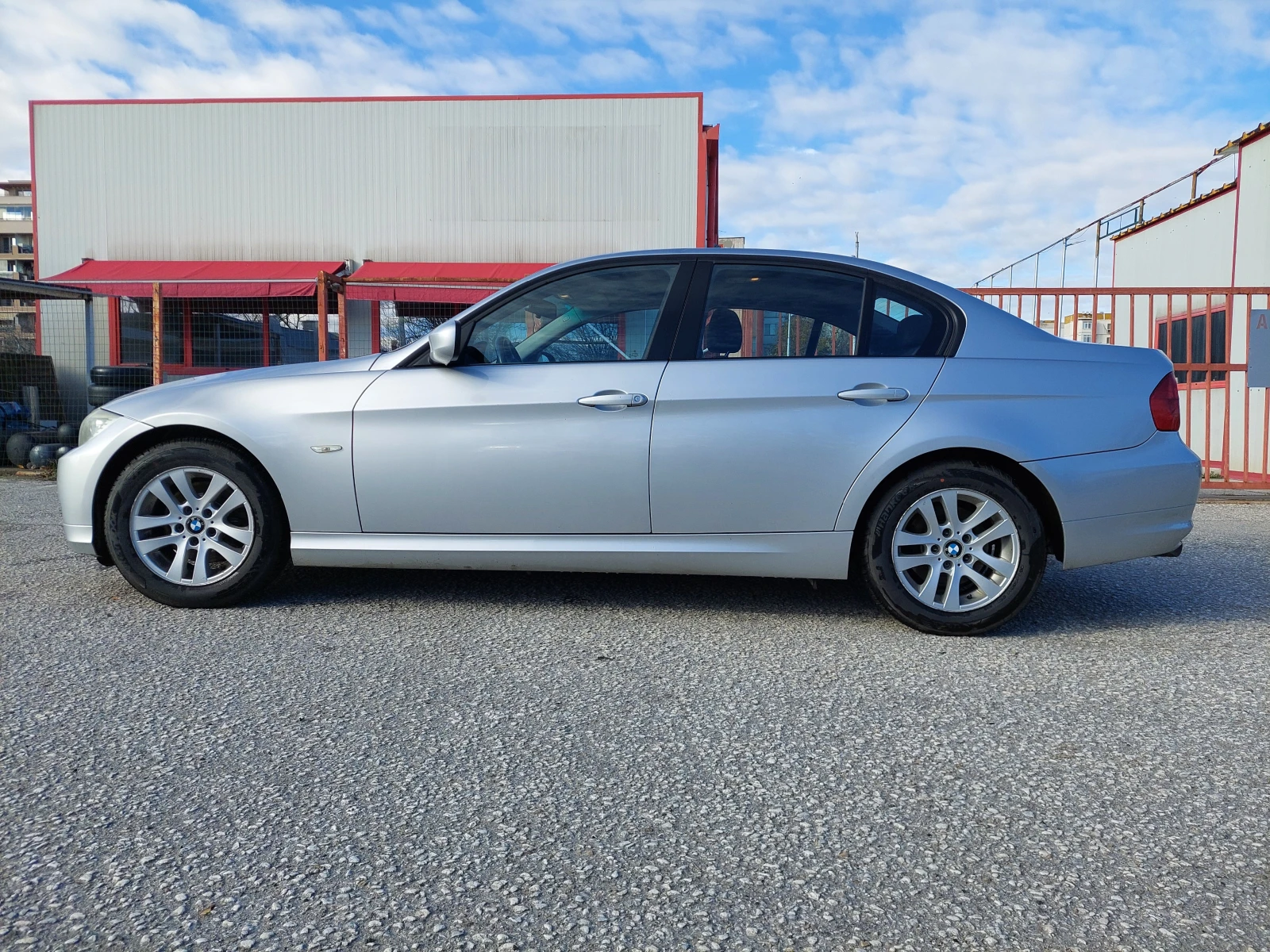 BMW 320 2.0D, снимка 6 - Автомобили и джипове - 56322461