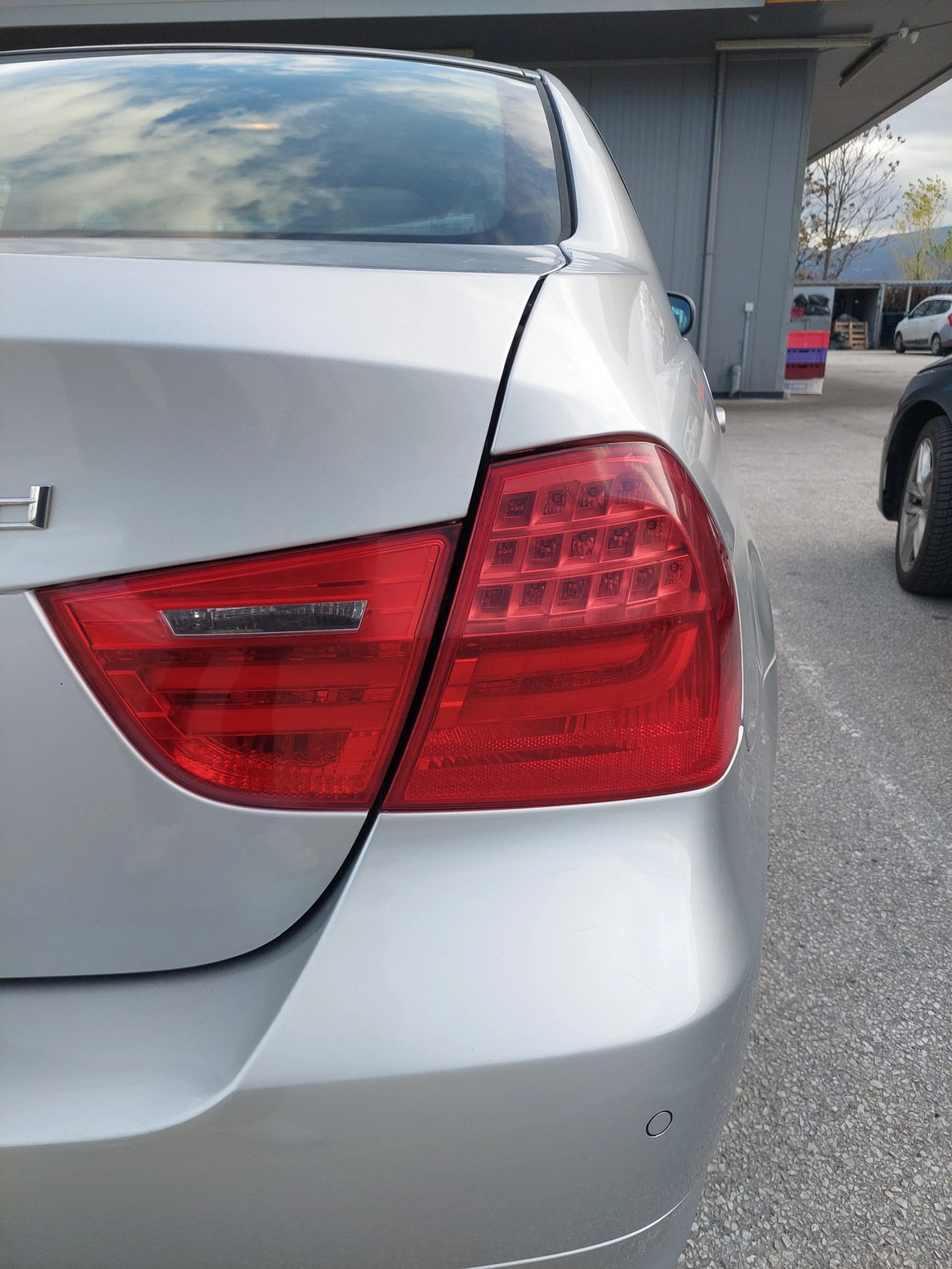 BMW 320 2.0D, снимка 13 - Автомобили и джипове - 56322461
