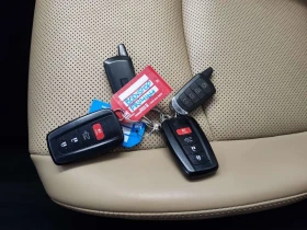 Toyota Rav4 HYBRID LIMITED/CARFAX/Кожа/Подгрев/Шибедах/2 Ключа, снимка 9
