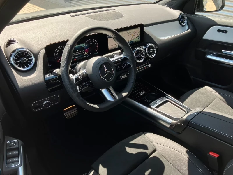 Mercedes-Benz GLA 200 AMG Line Special Edition* Multibeam, снимка 4 - Автомобили и джипове - 52041079