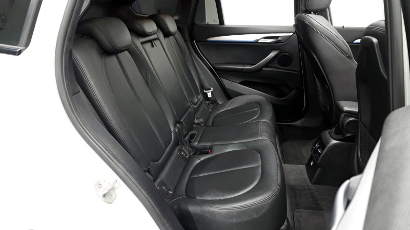 BMW X1 2.0 XDRIVE / М-Пакет / Пълна сервизна история !!!, снимка 9 - Автомобили и джипове - 53284457