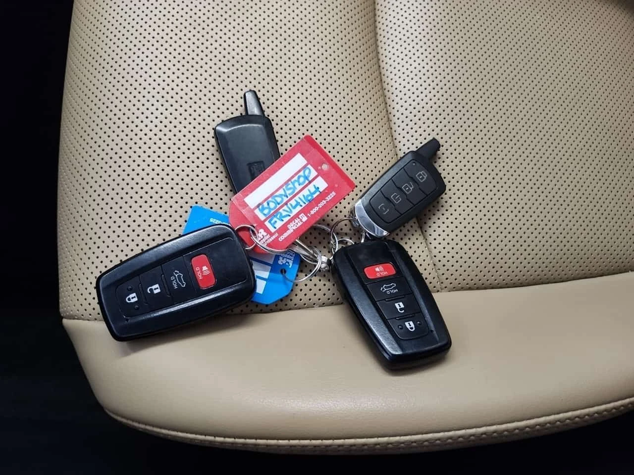 Toyota Rav4 HYBRID LIMITED/CARFAX/Кожа/Подгрев/Шибедах/2 Ключа, снимка 9 - Автомобили и джипове - 54120713