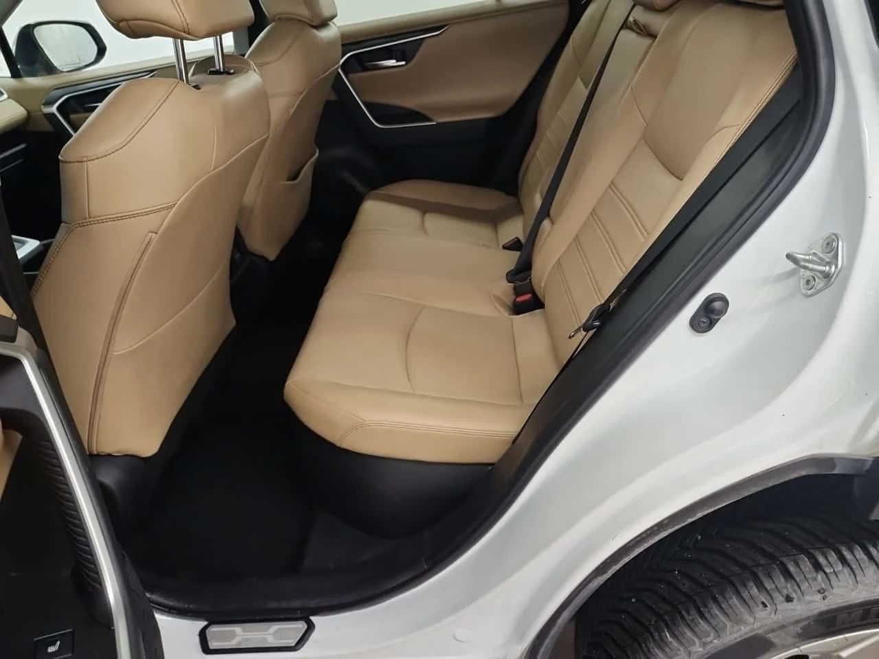 Toyota Rav4 HYBRID LIMITED/CARFAX/Кожа/Подгрев/Шибедах/2 Ключа, снимка 12 - Автомобили и джипове - 54120713