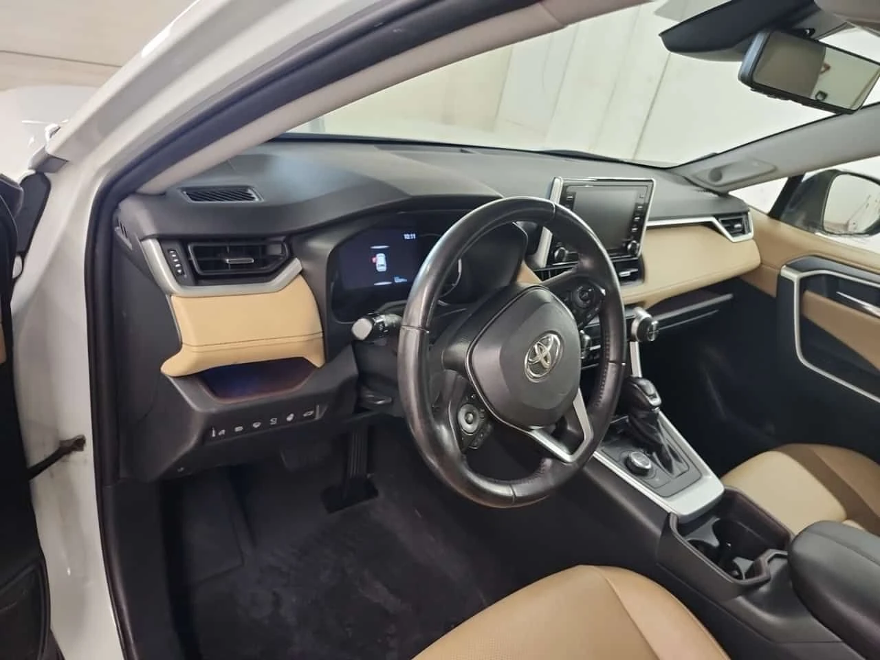 Toyota Rav4 HYBRID LIMITED/CARFAX/Кожа/Подгрев/Шибедах/2 Ключа, снимка 10 - Автомобили и джипове - 54120713