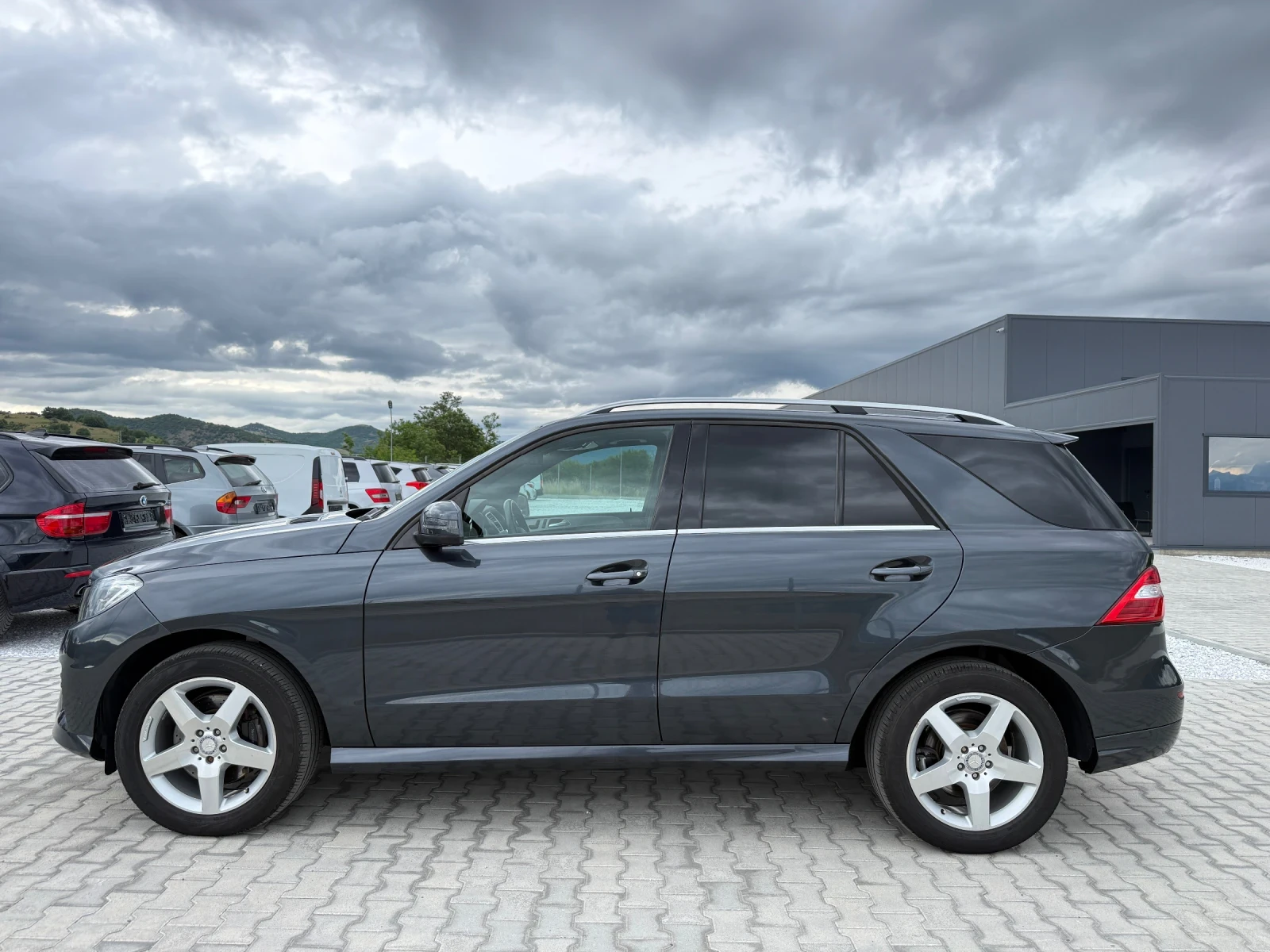 Mercedes-Benz ML 350 AMG PAKET HARMAN/KARDON 360 CAMERA, снимка 3 - Автомобили и джипове - 54887852
