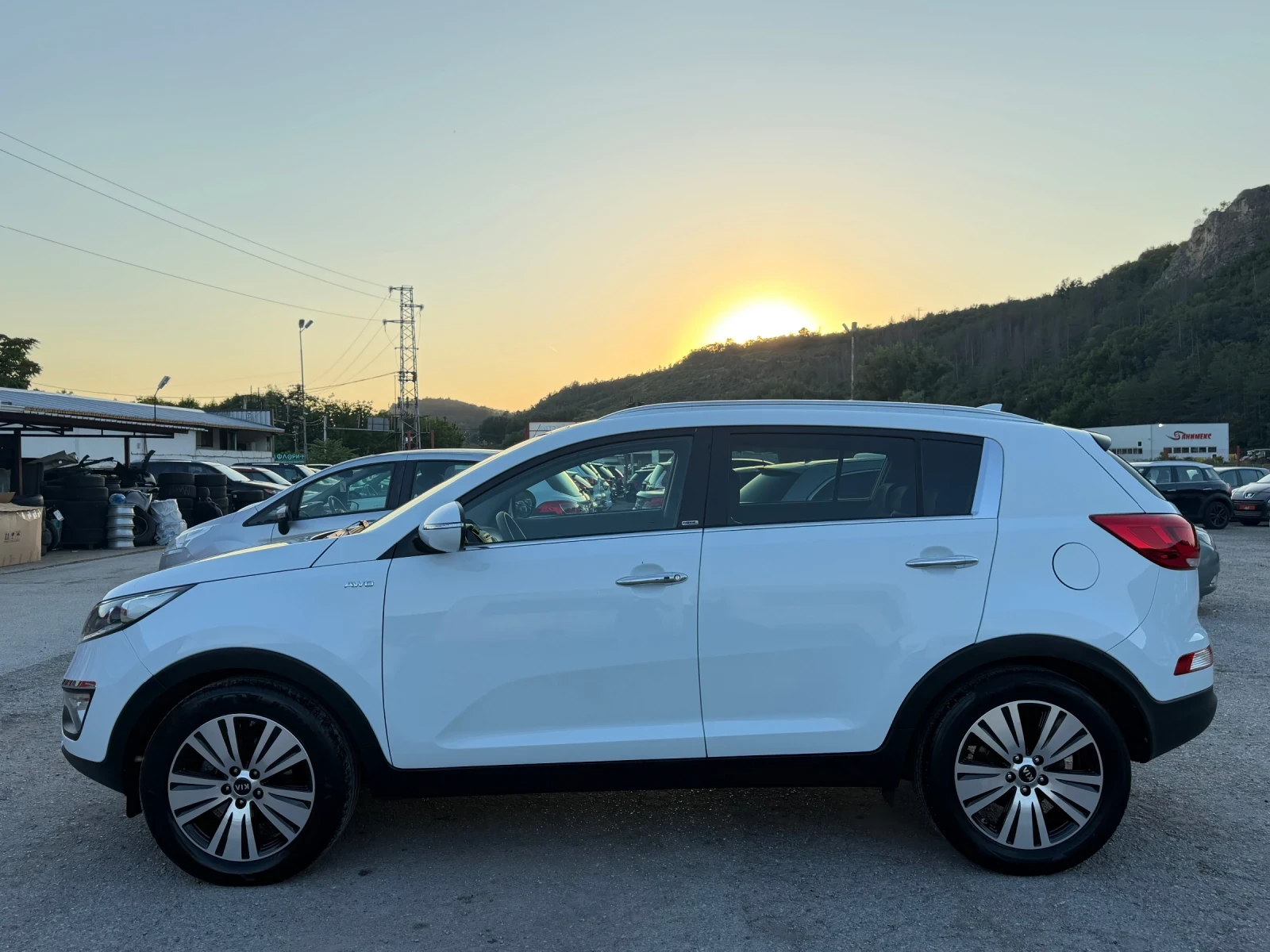 Kia Sportage 2.0CRDI 4x4/NAVI/З.КАМЕРА/ЛЕТИ.ДЖ/ДВ.ПАНОРАМА/, снимка 6 - Автомобили и джипове - 55101397
