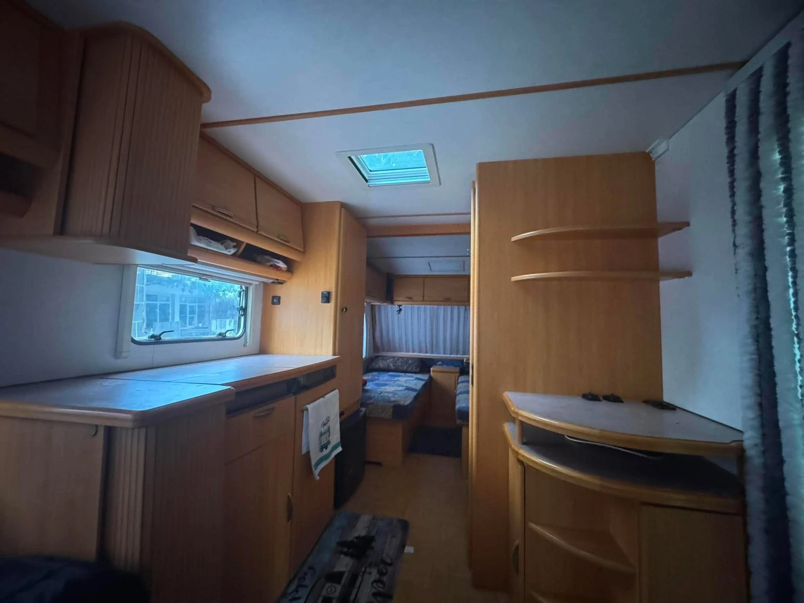 Каравана LMC Luxus 555 K1, снимка 9 - Каравани и кемпери - 55148179