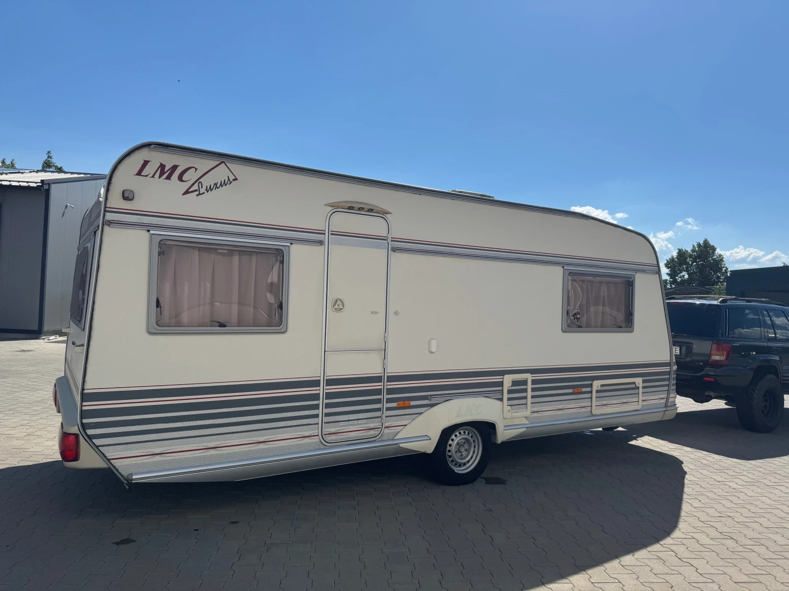 Каравана LMC Luxus 555, снимка 3 - Каравани и кемпери - 55148179
