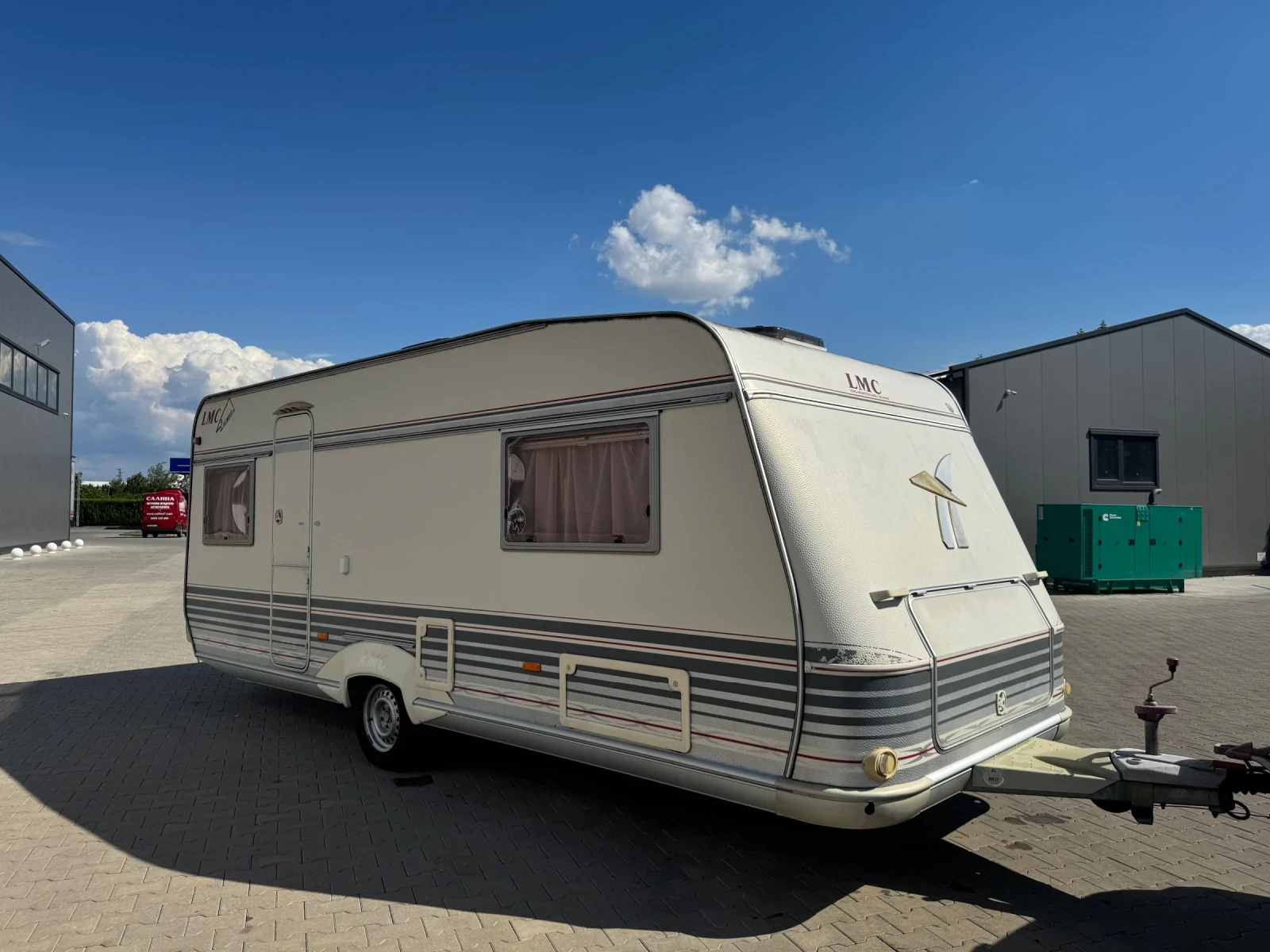 Каравана LMC Luxus 555, снимка 2 - Каравани и кемпери - 55148179