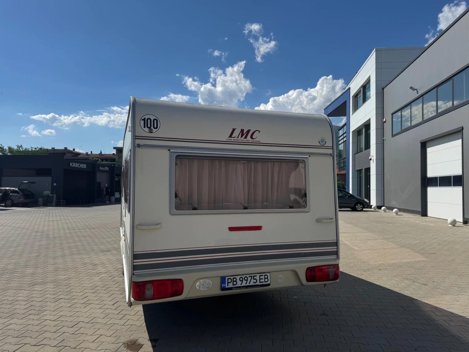 Каравана LMC Luxus 555, снимка 5 - Каравани и кемпери - 55148179