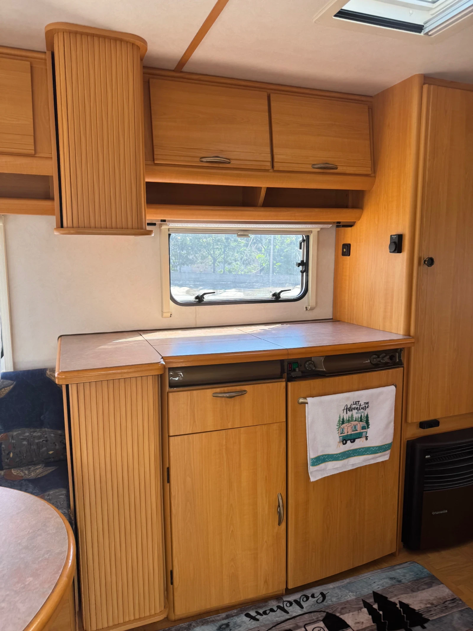 Каравана LMC Luxus 555, снимка 7 - Каравани и кемпери - 55148179