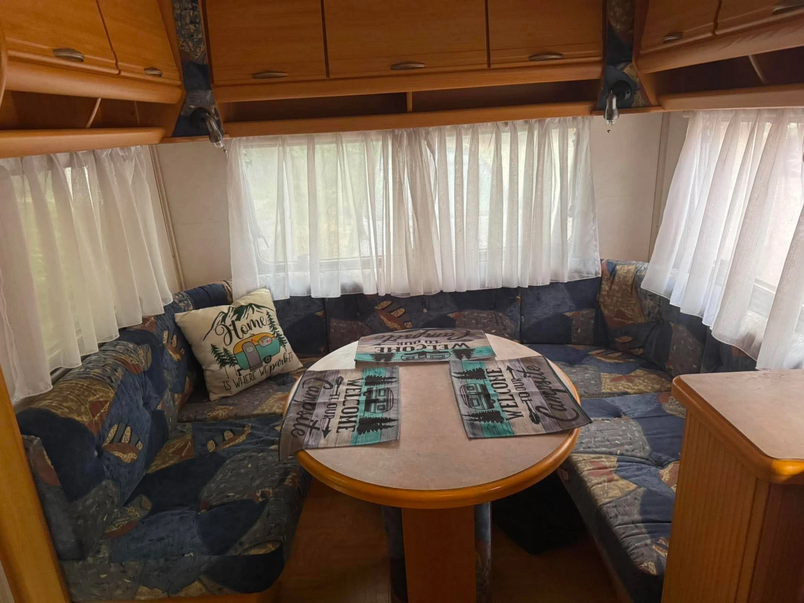 Каравана LMC Luxus 555 K1, снимка 8 - Каравани и кемпери - 55148179