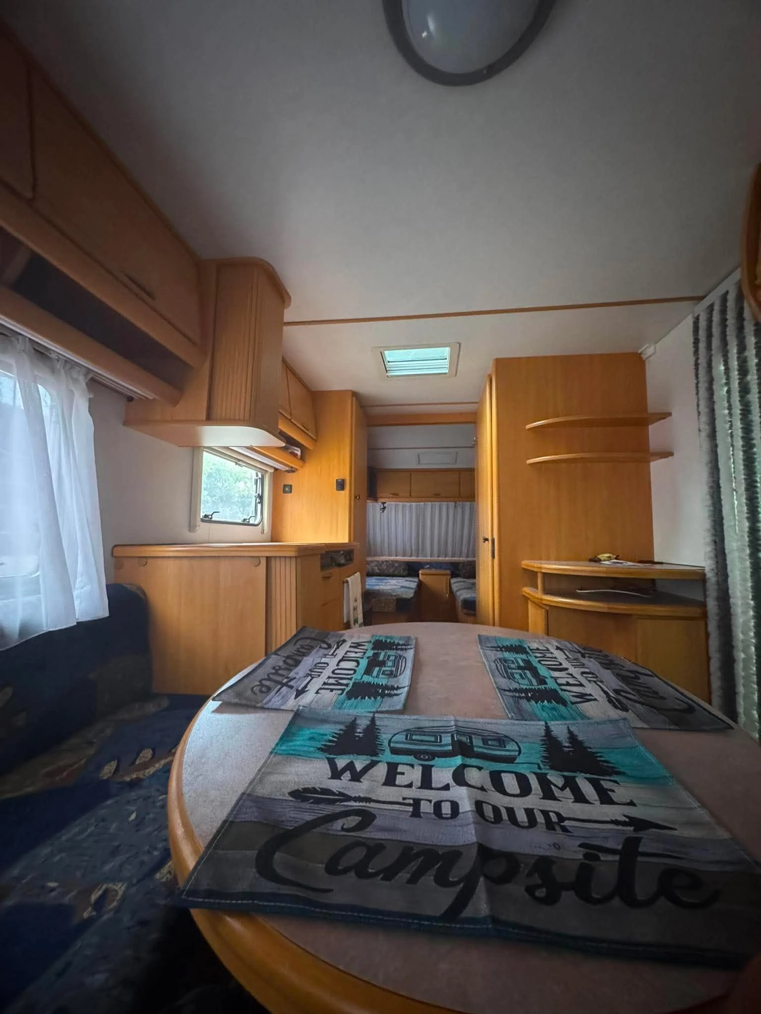 Каравана LMC Luxus 555 K1, снимка 6 - Каравани и кемпери - 55148179