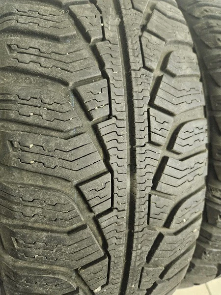 Гуми Зимни 185/60R15, снимка 1 - Гуми и джанти - 42814750