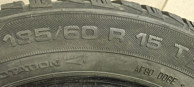 Гуми Зимни 185/60R15, снимка 5 - Гуми и джанти - 42814750