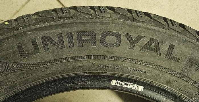 Гуми Зимни 185/60R15, снимка 4 - Гуми и джанти - 42814750