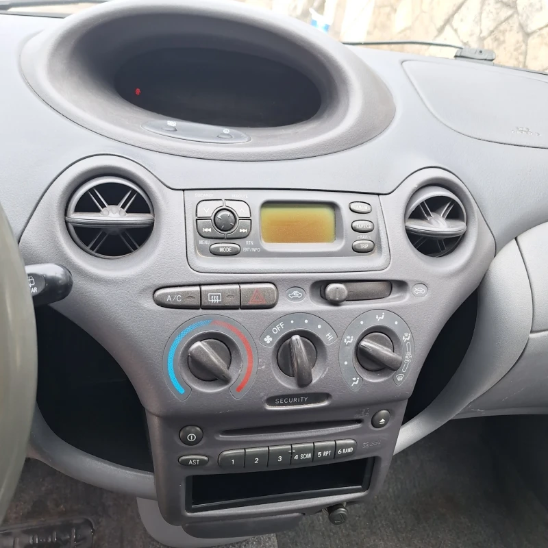 Toyota Yaris, снимка 9 - Автомобили и джипове - 48064134