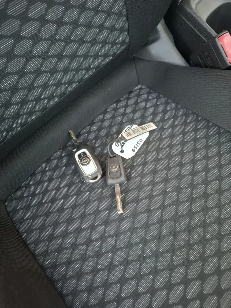 Opel Astra 1.6CDTI EVRO6, снимка 11 - Автомобили и джипове - 52179791