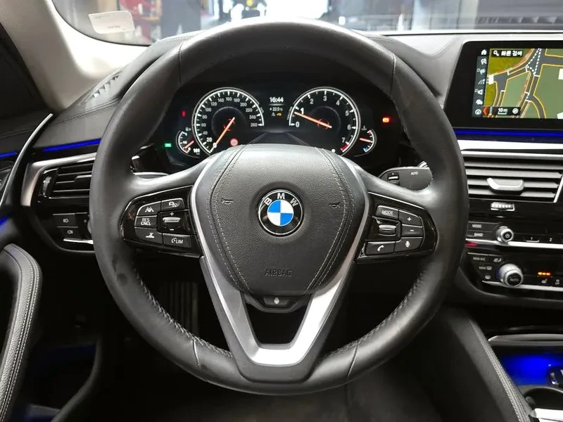 BMW 520 (G30) Luxury, снимка 13 - Автомобили и джипове - 55748001