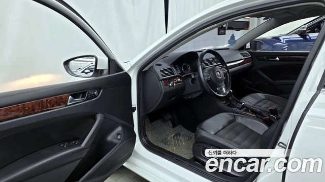 VW Passat, снимка 10 - Автомобили и джипове - 56081692