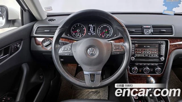 VW Passat, снимка 13 - Автомобили и джипове - 56081692