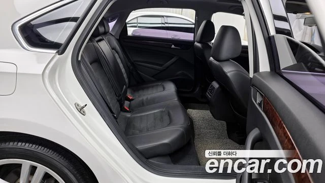 VW Passat, снимка 12 - Автомобили и джипове - 56081692