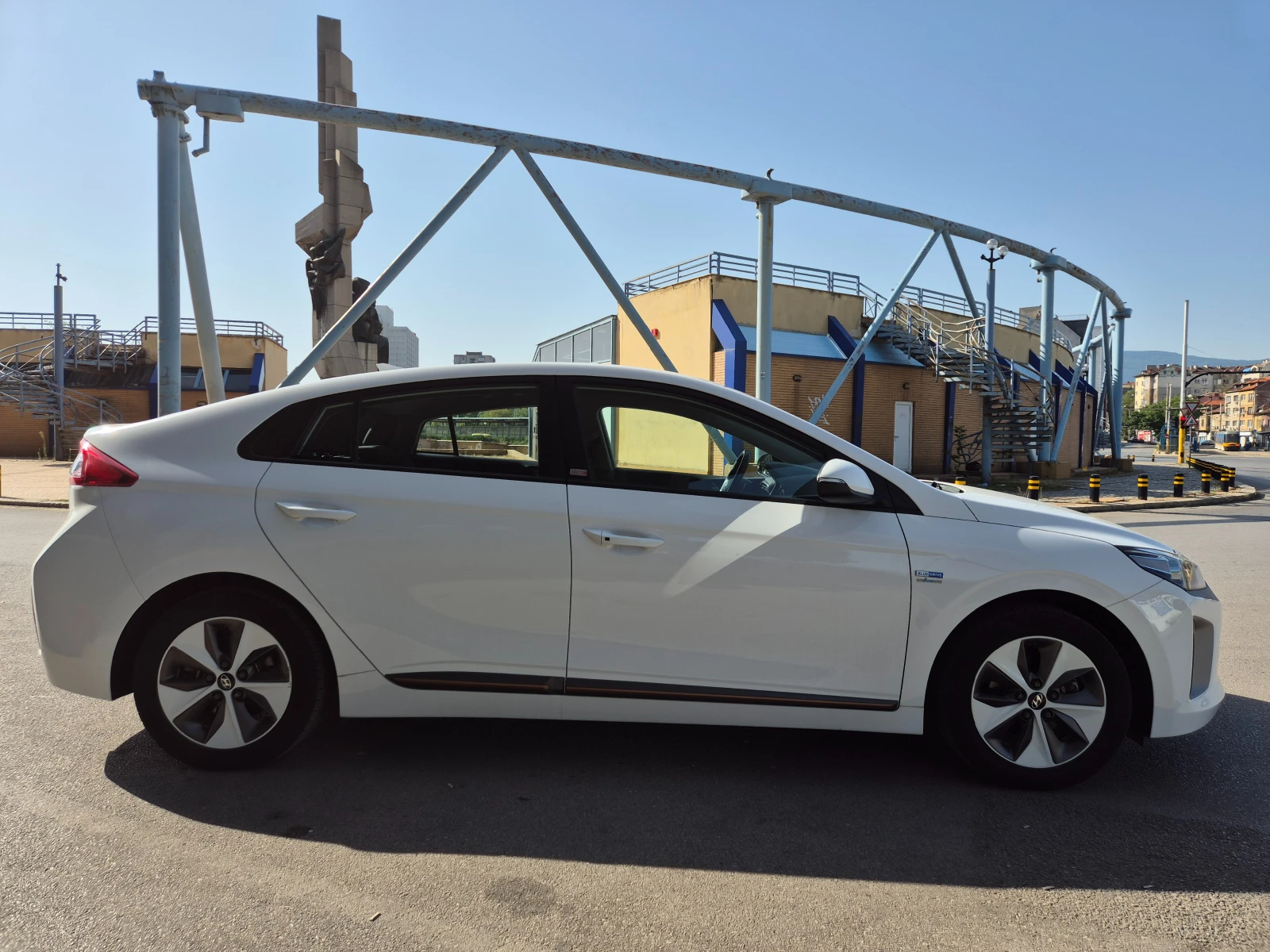 Hyundai Ioniq 28kW Швейцария/Подгрев/Камера - изображение 5