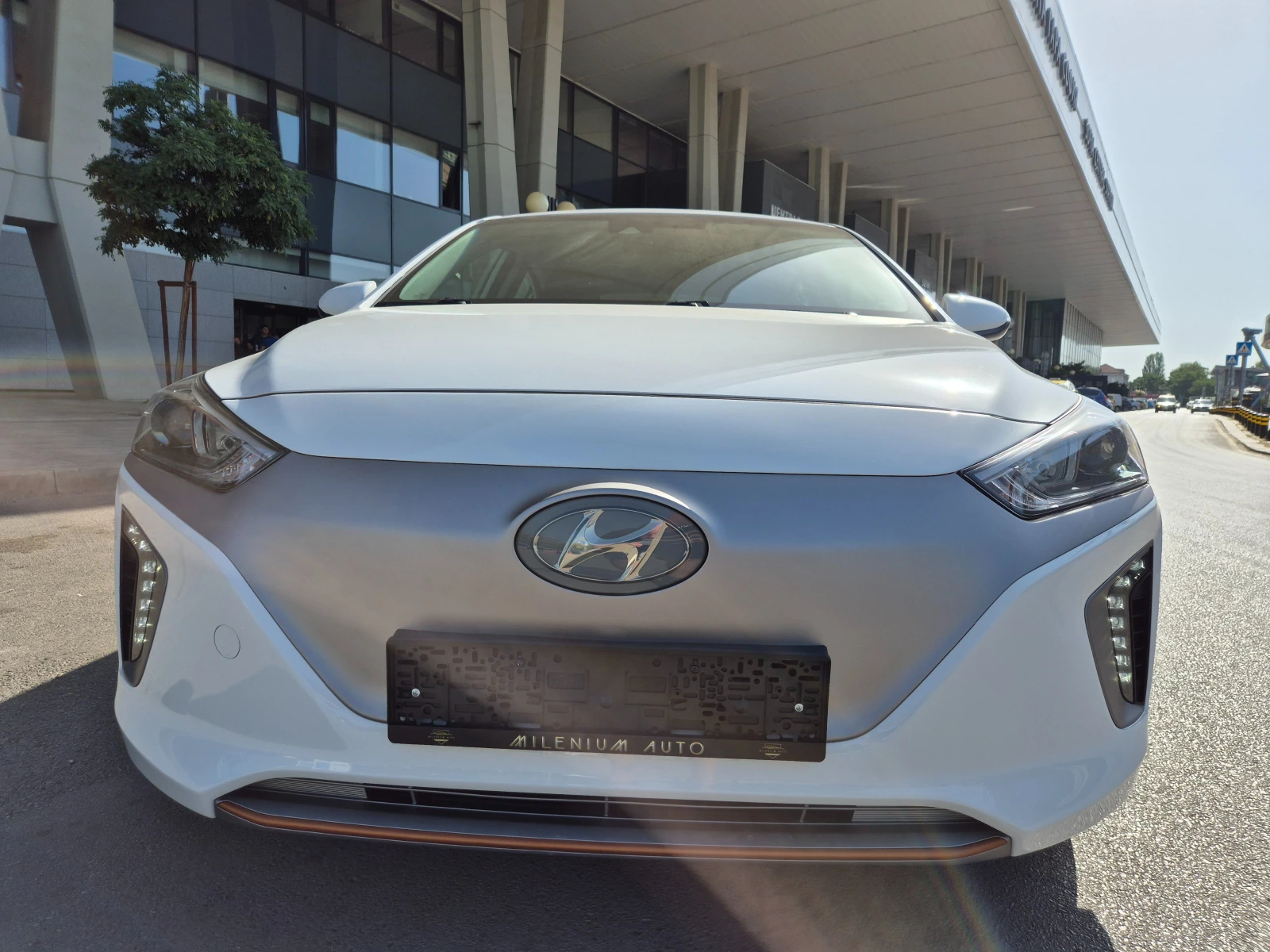 Hyundai Ioniq 28kW Швейцария/Подгрев/Камера - изображение 7