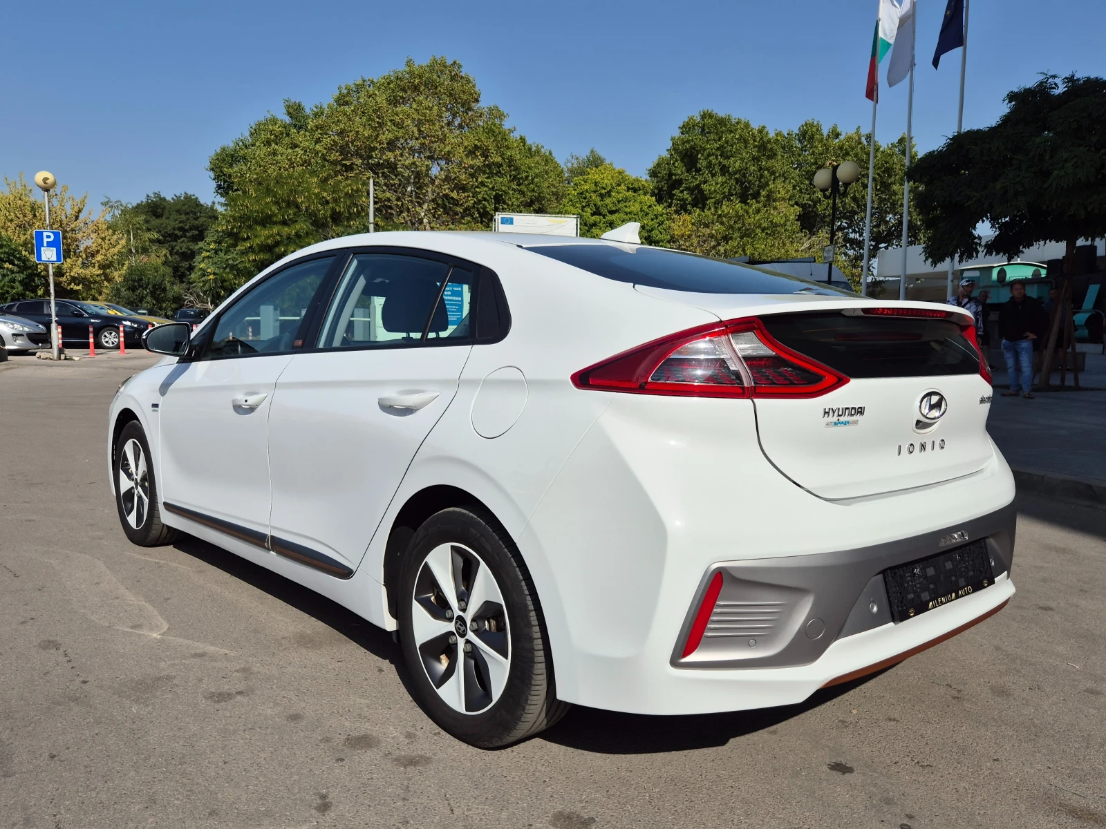 Hyundai Ioniq 28kW Швейцария/Подгрев/Камера - изображение 3