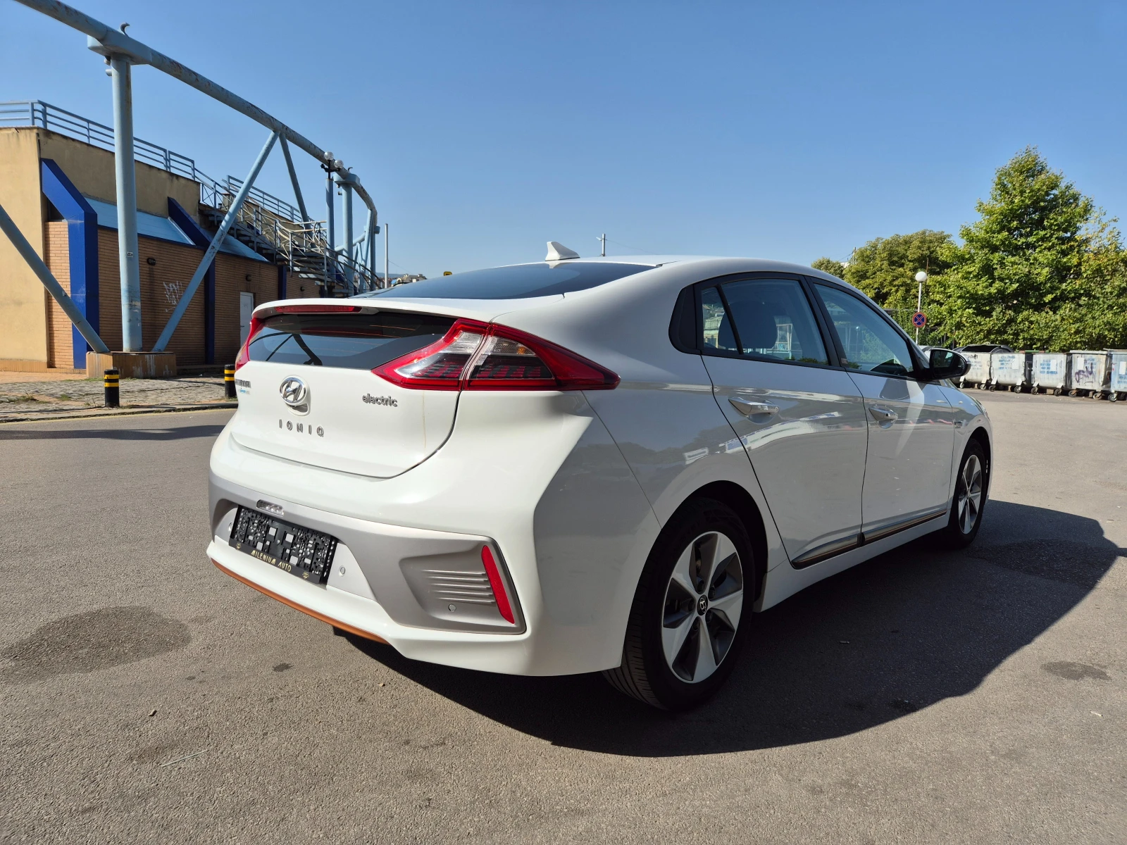 Hyundai Ioniq 28kW Швейцария/Подгрев/Камера - изображение 4