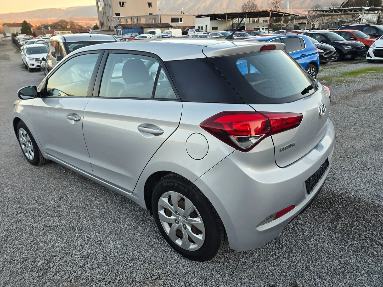 Hyundai I20 1.2i-85k.c-EURO-6 - изображение 7