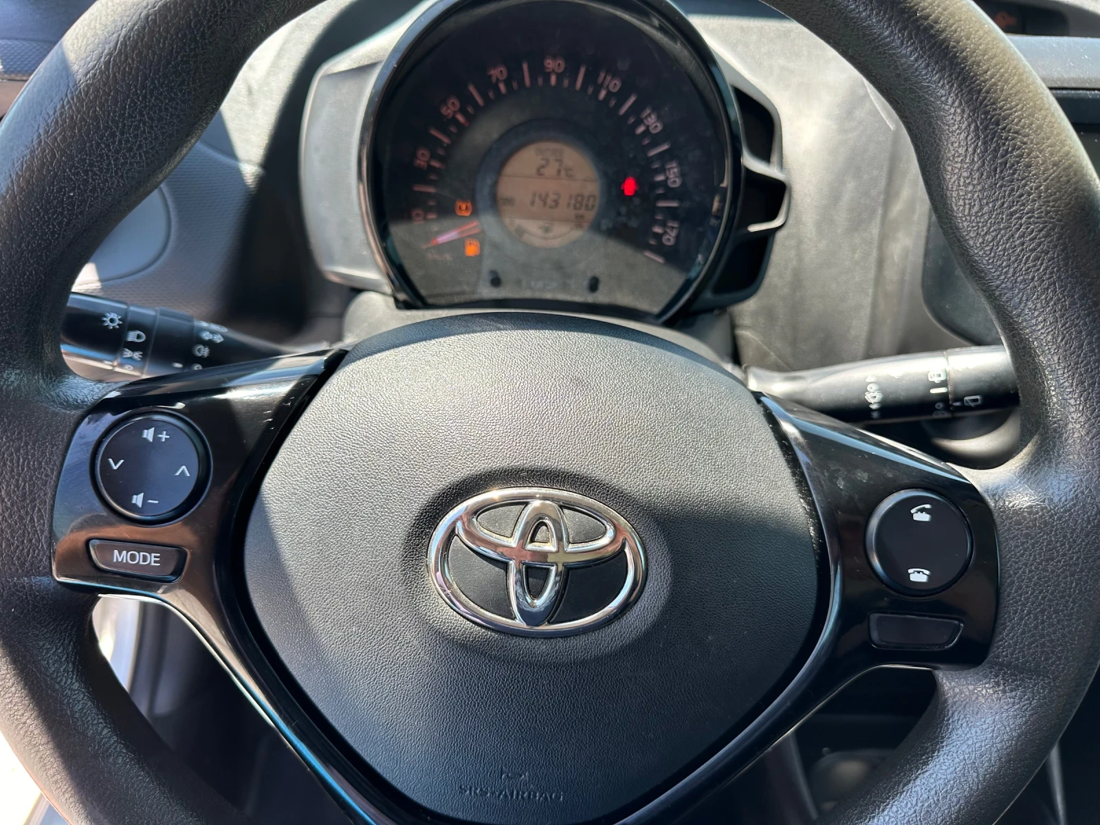 Toyota Aygo 1.0 I Euro 6, снимка 8 - Автомобили и джипове - 54930382