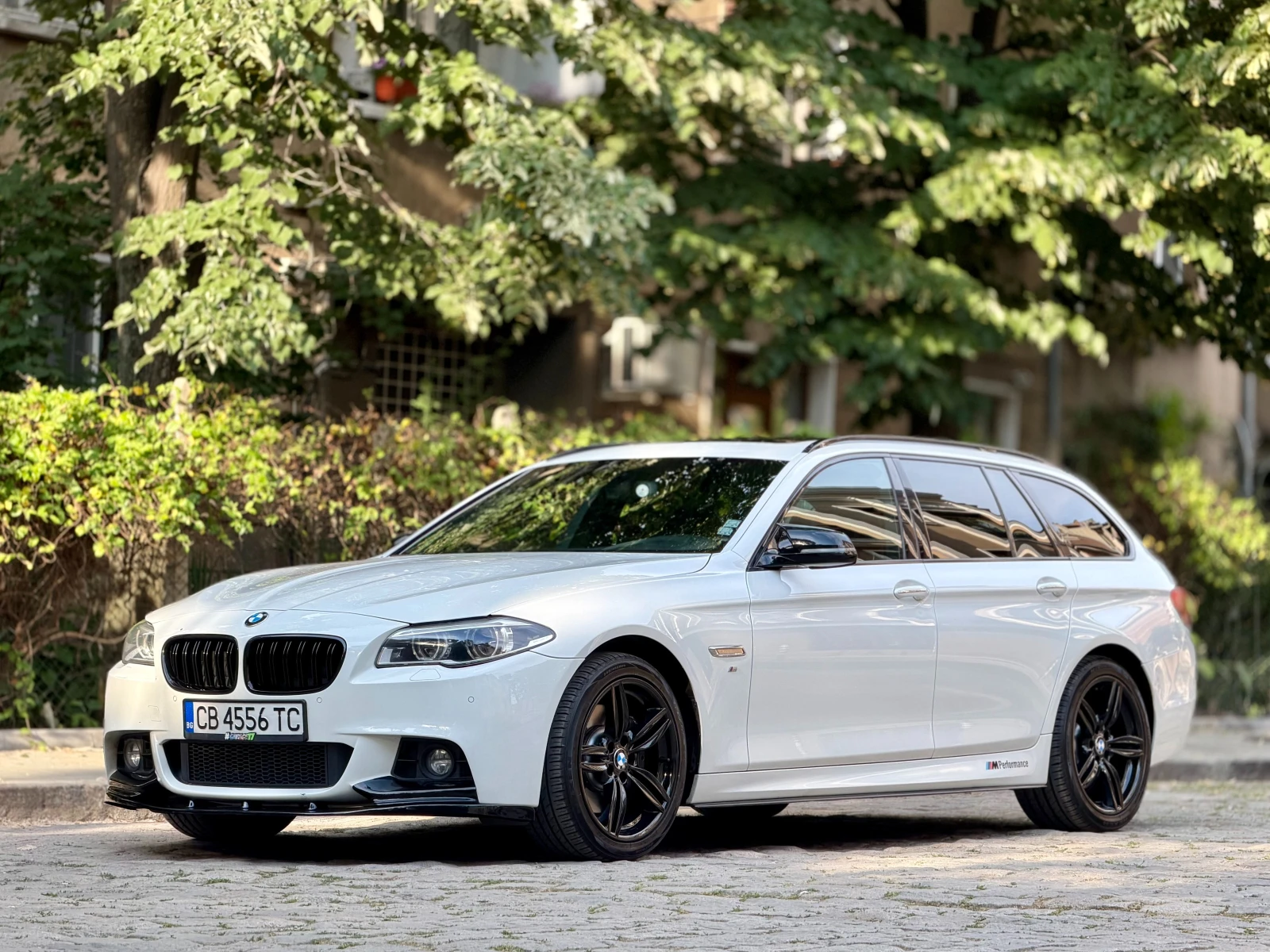 BMW 525 * Xdrive* Mpack* CarPlay* Digital* LED* Pano