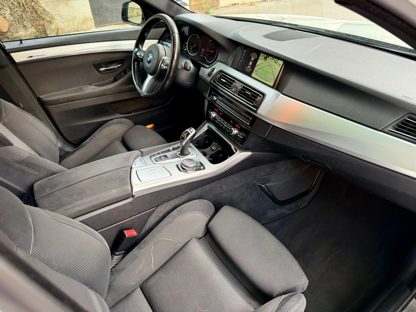 BMW 525 * Xdrive* Mpack* CarPlay* Digital* LED* Pano, снимка 8 - Автомобили и джипове - 55003051
