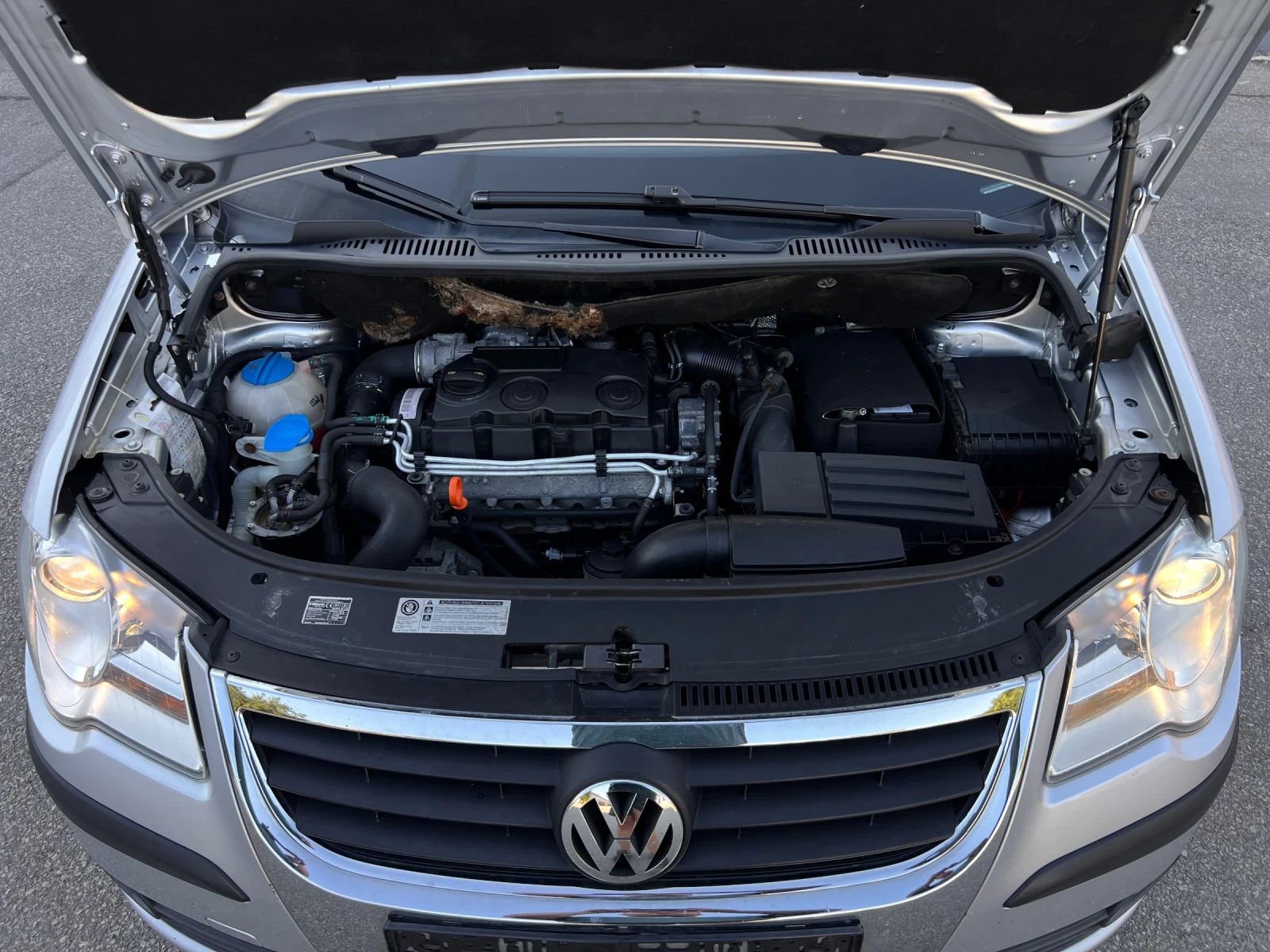 VW Touran 1.9TDI 105k.c * Facelift* , снимка 16 - Автомобили и джипове - 55629888