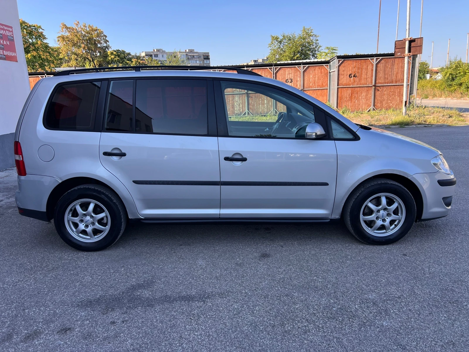 VW Touran 1.9TDI 105k.c * Facelift* , снимка 6 - Автомобили и джипове - 55629888
