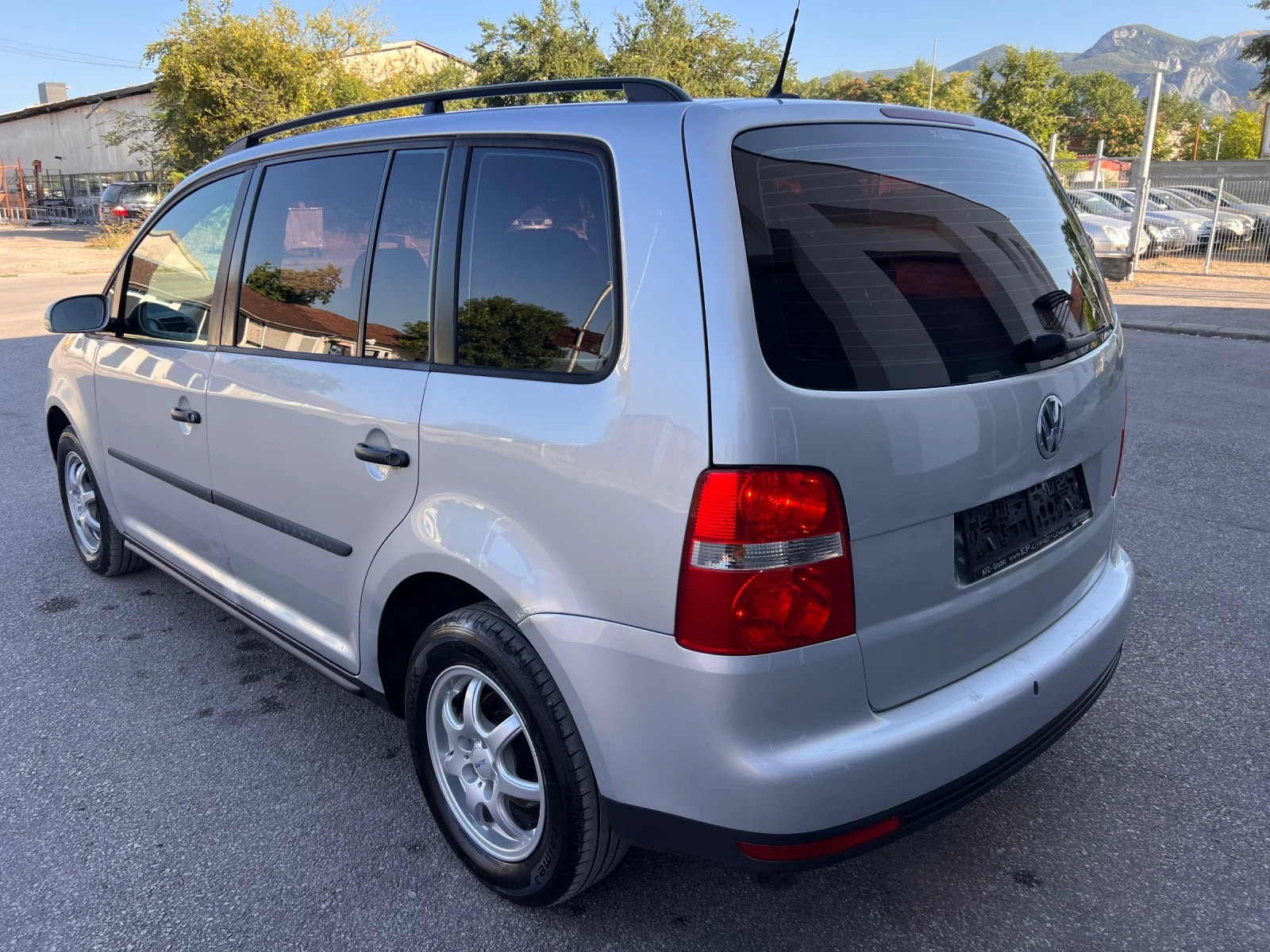 VW Touran 1.9TDI 105k.c * Facelift* , снимка 3 - Автомобили и джипове - 55629888