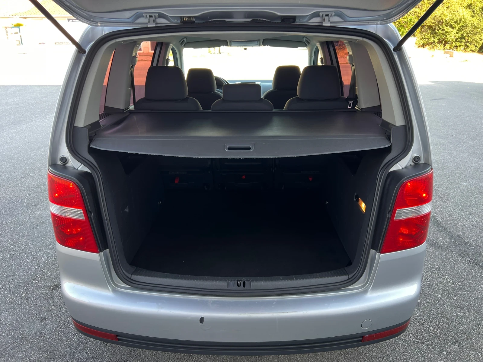 VW Touran 1.9TDI 105k.c * Facelift* , снимка 15 - Автомобили и джипове - 55629888