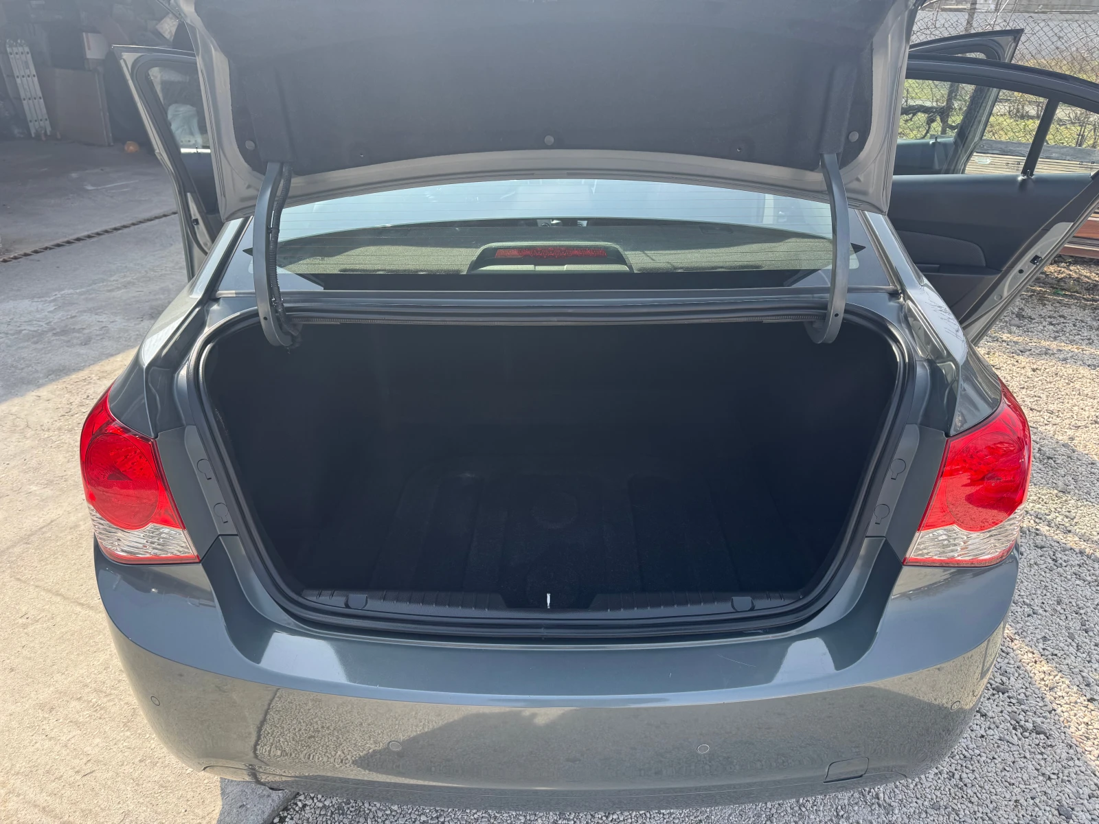 Chevrolet Cruze 1.6i, снимка 14 - Автомобили и джипове - 55653287