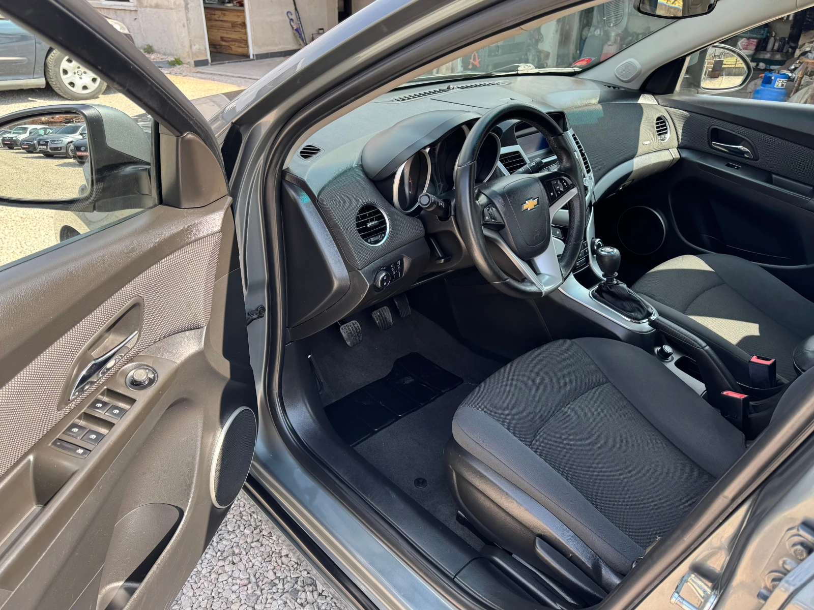 Chevrolet Cruze 1.6i, снимка 8 - Автомобили и джипове - 55653287