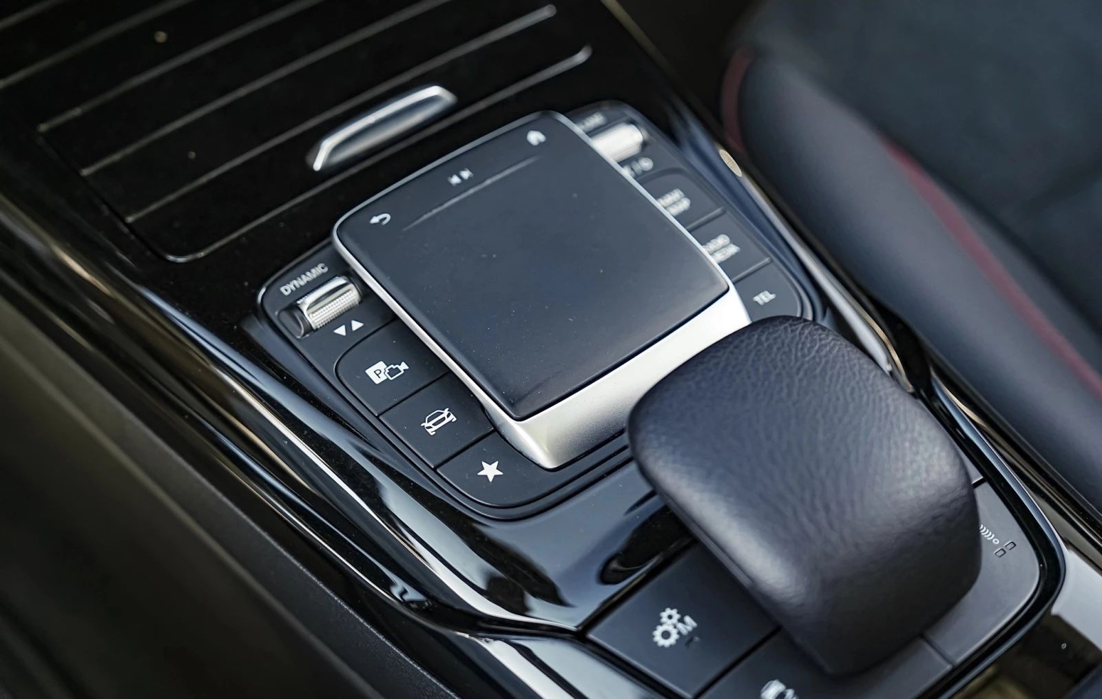 Mercedes-Benz CLA 45 AMG 4Matic+ , снимка 8 - Автомобили и джипове - 55885373