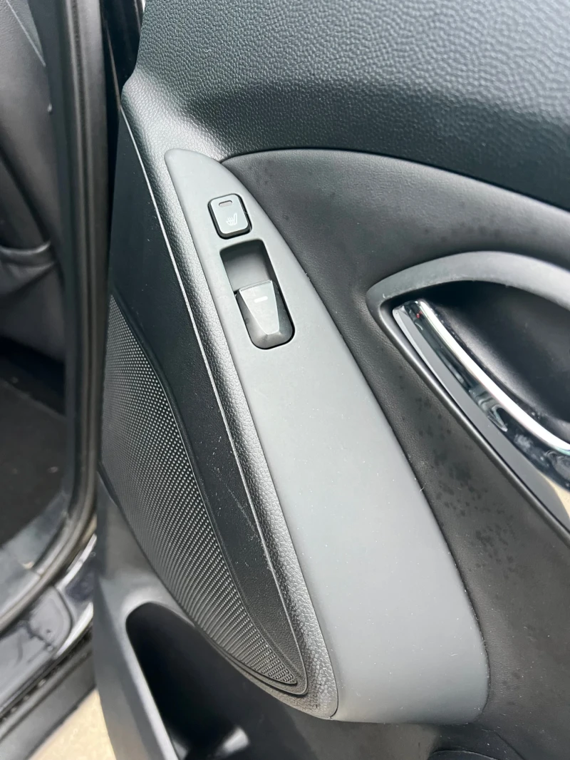 Hyundai IX35 2.0CRDI 4Х4, снимка 7 - Автомобили и джипове - 52614475