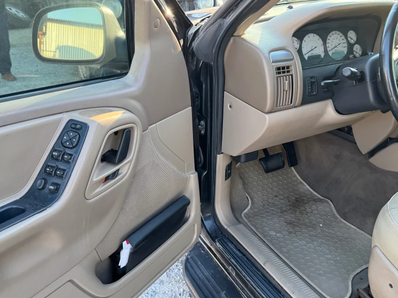 Jeep Grand cherokee 4.0 GAZ LAREDO, снимка 8 - Автомобили и джипове - 52950293