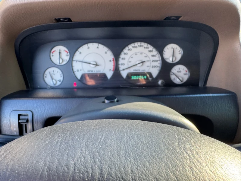 Jeep Grand cherokee 4.0 GAZ LAREDO, снимка 10 - Автомобили и джипове - 52950293