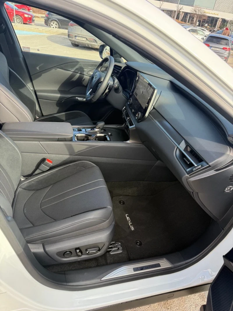 Lexus RX 500h F Sport , снимка 9 - Автомобили и джипове - 53412339