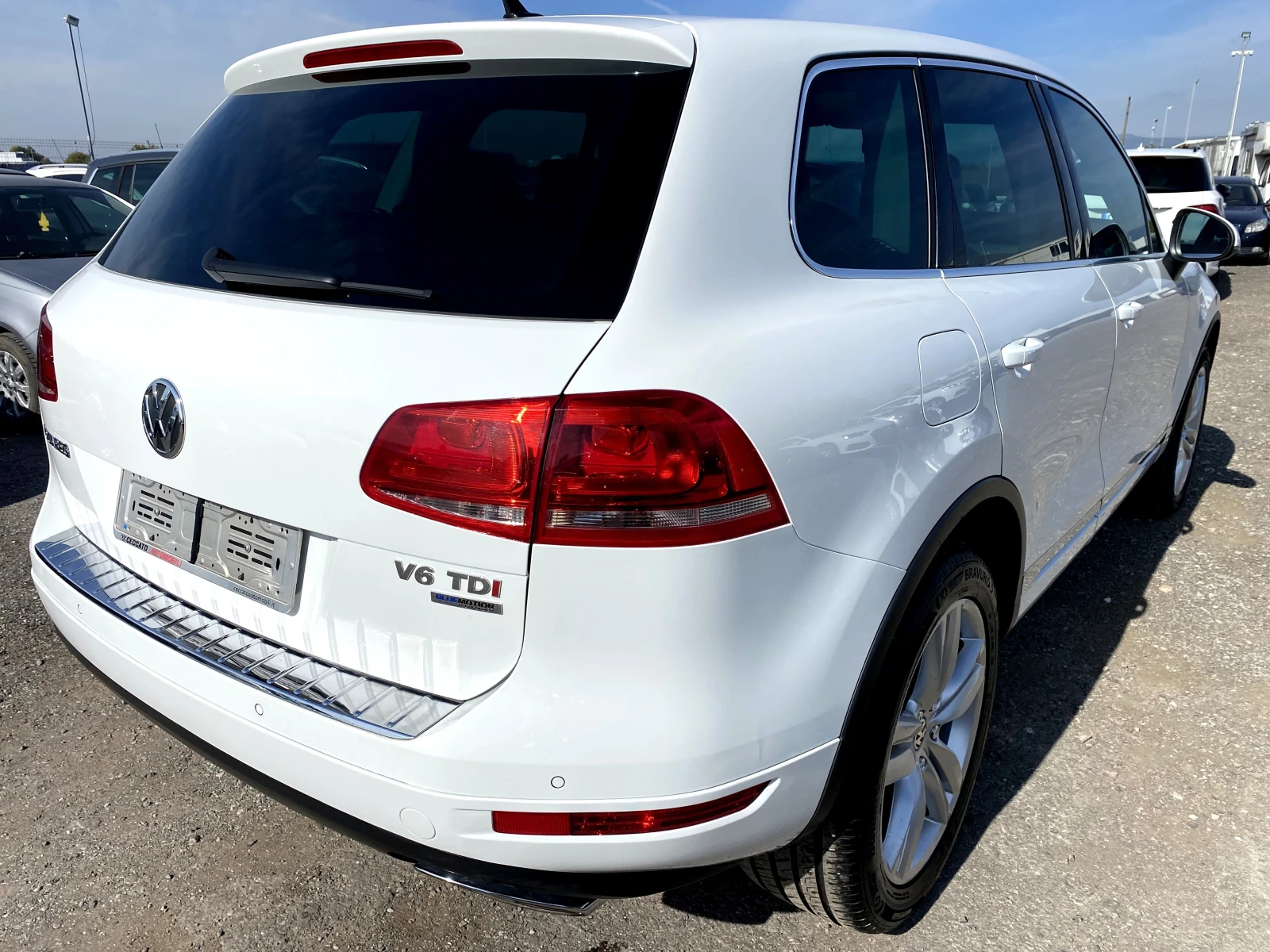 VW Touareg 3.0TDI 360камери Уникат - изображение 3