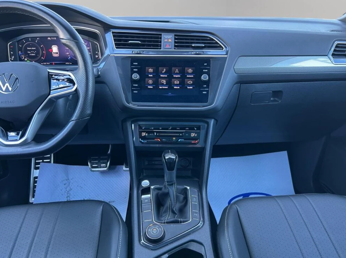 VW Tiguan 2022 Volkswagen Tiguan Comfortline R-Line Black Ed - изображение 8